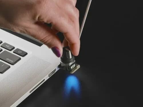Adafruit Rotary Trinkey - USB-энкодер NeoPixel