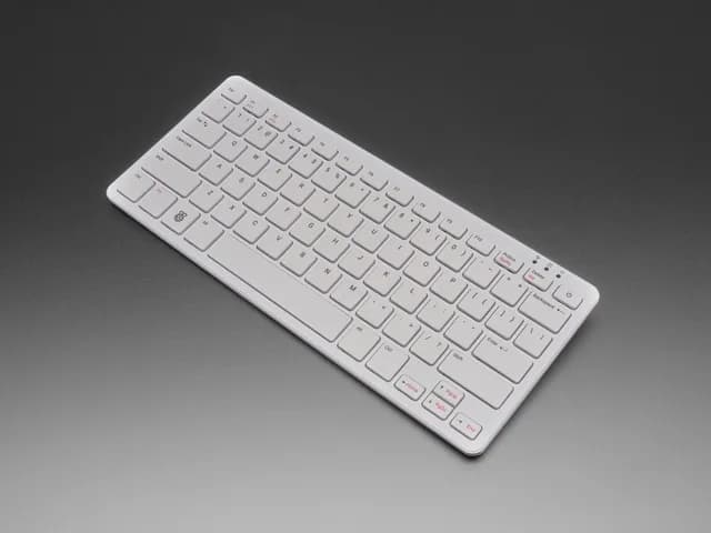 Настольный компьютер Raspberry Pi 500 — только компьютер