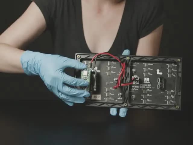 Комплект Adafruit RGB Matrix FeatherWing — для перьев nRF52840