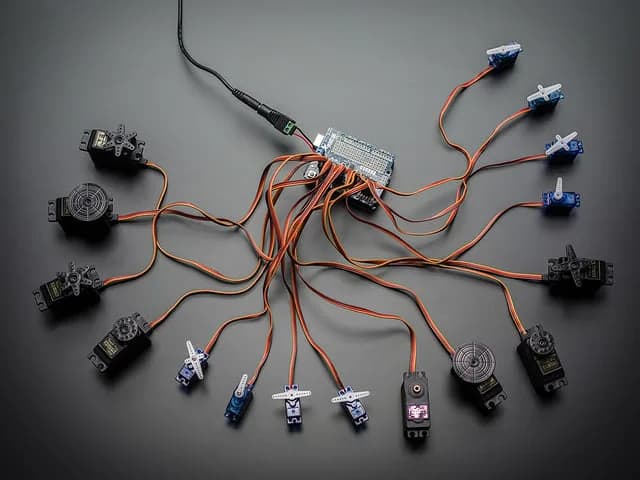 Adafruit 16-канальный 12-битный ШИМ/сервоэкран - интерфейс I2C