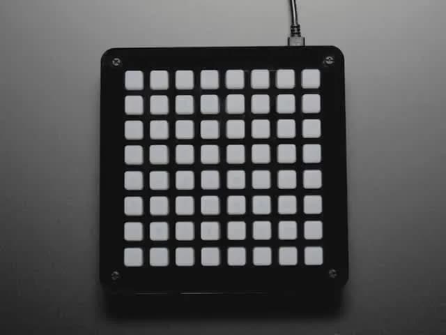 Комплект Adafruit 8x8 NeoTrellis Feather M4