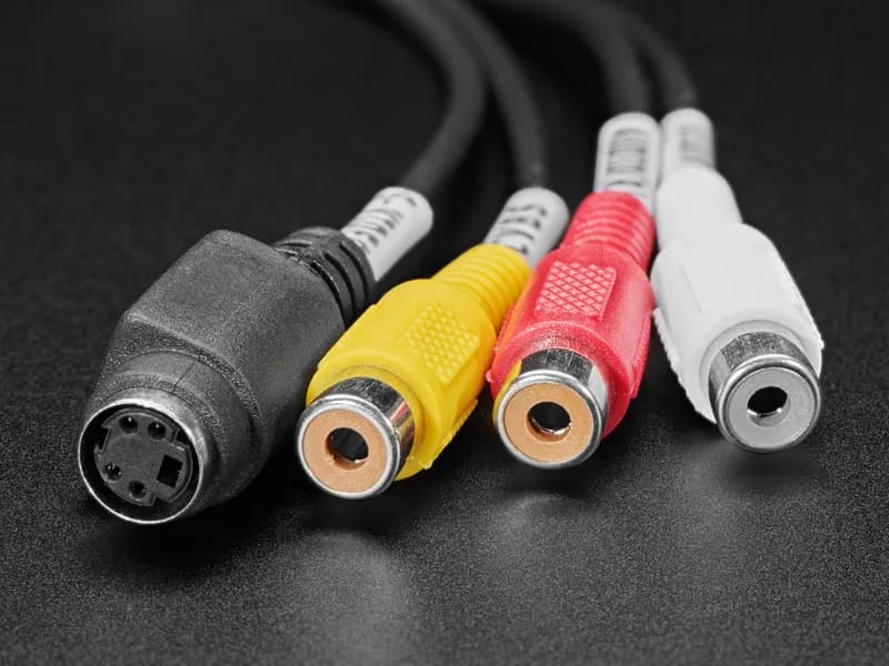Вход RCA NTSC или PAL или S-Video к адаптеру захвата USB 2.0